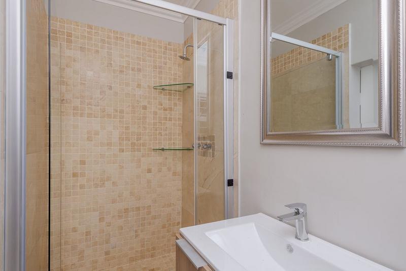 To Let 5 Bedroom Property for Rent in Constantia Western Cape